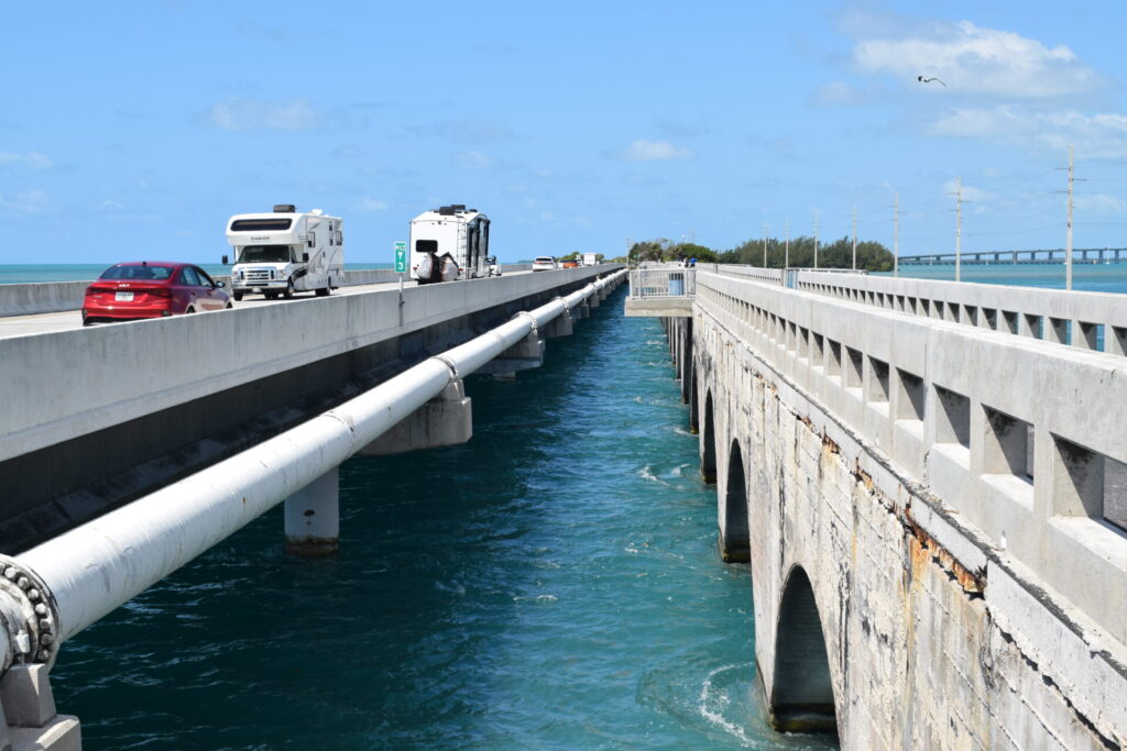cars going over the overseas highway in the Florida Keys