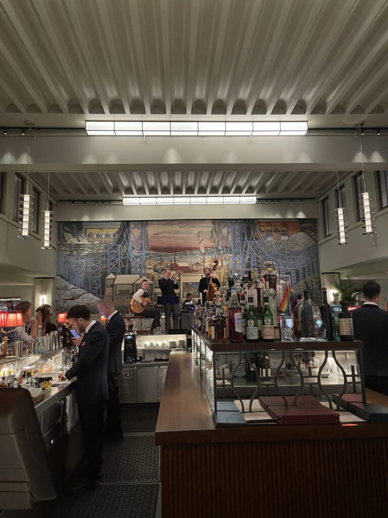 Elegant bar with live music performance, Sommerro hotel bar Oslo, iprefer choice hotel